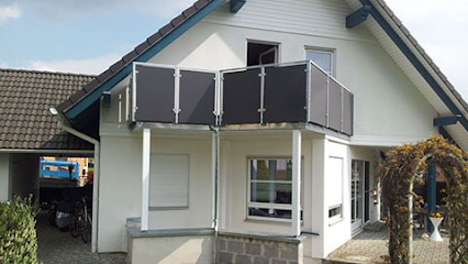 Holzbau Röhrlein Inh. Hans-Peter Röhrlein e.K. Holzhäuser- Bedachungen