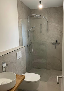 Baden-Baudienstleistungen & Interior – Bild
