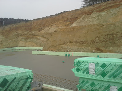 Betonbau-Weiher – Bild