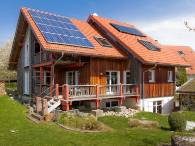 HOLZBAU WEISS – Bild